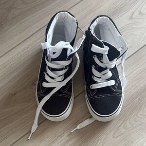 Tommy Bahama Kids Black and White Sneakers